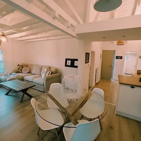 Plane Tree House Villa *