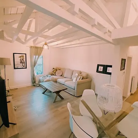 Plane Tree House * Proti
