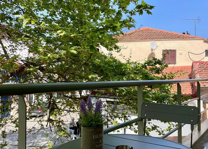 וילה Plane Tree House *