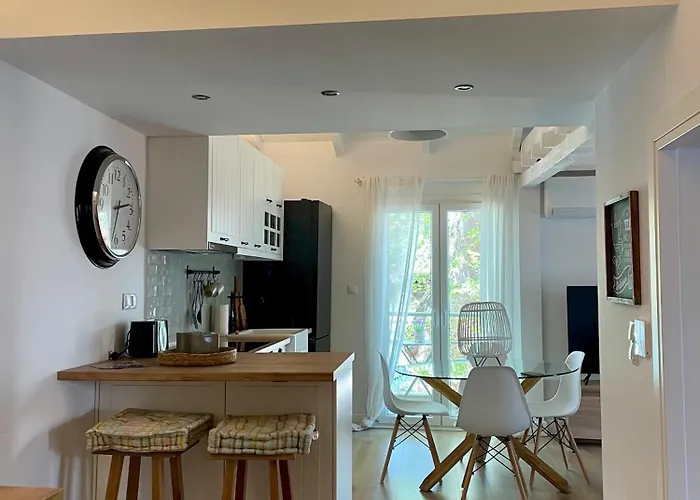 וילה Plane Tree House